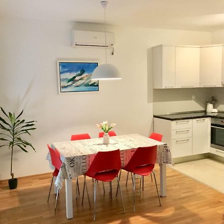 Antonijas Sunny Apartment Makarska Eksteriør billede
