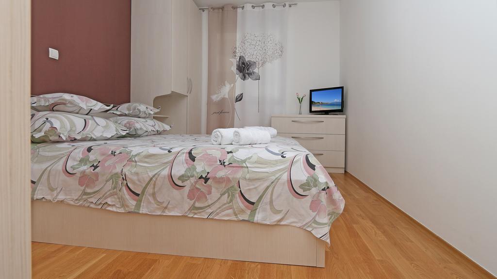 Antonijas Sunny Apartment Makarska Eksteriør billede